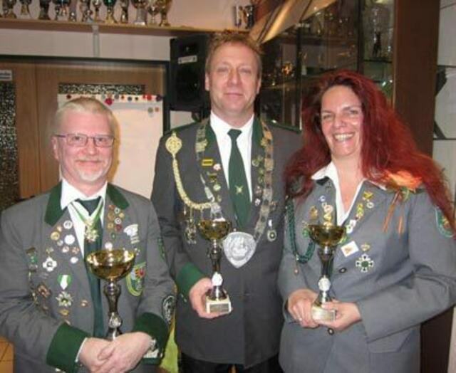 Rolf-van-den-Hurk-Pokalsieger (v.l.n.r.):
Andreas Schiewe, Frank Bähre, Bettina Kubocz