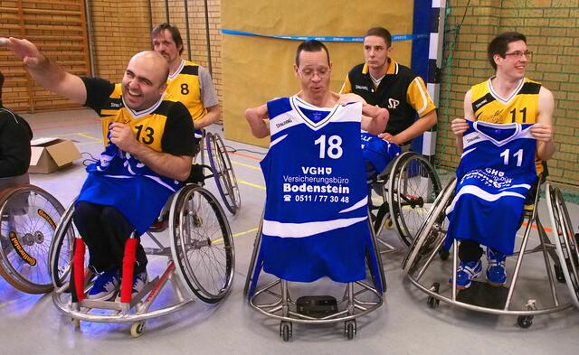 "Die Anprobe". Passt perfekt! Anke Bodenstein