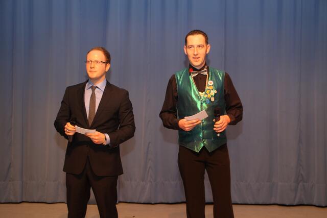 Thomas Liebert und Jürgen Centmeier begrüßen die Ballgäste | Foto: Werner Zettl