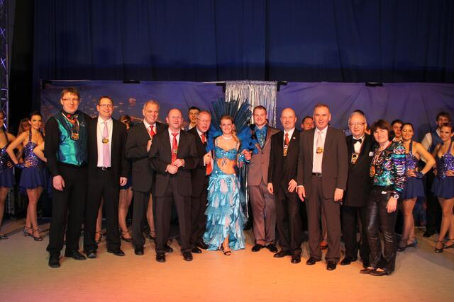 v. l. n. r.: Hofrat Jürgen Zill, Kolla-Vorsitzender Philipp Rogg, Hofrat Peter Schönfelder, Kolla-Spielleiter Manfred Lamprecht und Herbert Lenz, Prinzessin Lisa II. und Prinz Stefan II., Lechana-Musikschneider Uli Fischer, Kolla-Sitzungspräsident Karl-Heinz Wagner, Hofrat Sebastian Wagner und Hofrätin Edeltraud Schneider | Foto: Werner Zettl