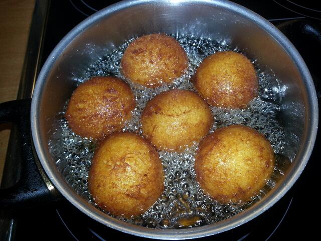 in schwimmendem Fett langsam ausbacken