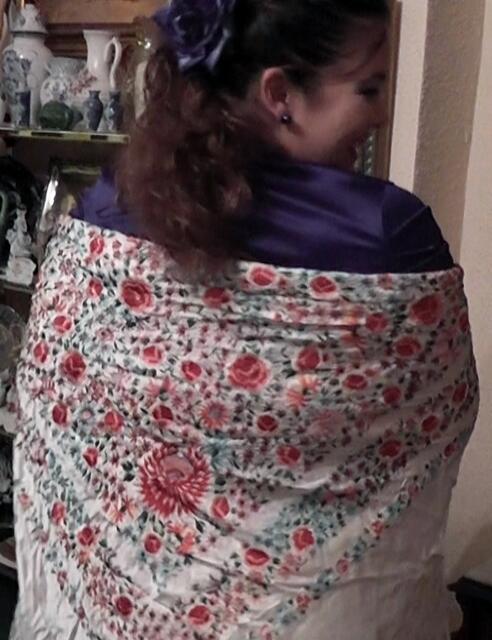 Handbestickt: "Mantón de Manila"