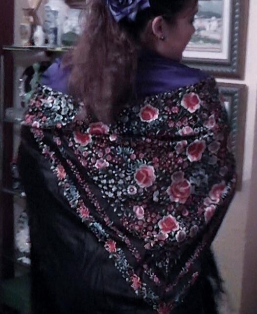 Handbestickt: "Mantón de Manila"