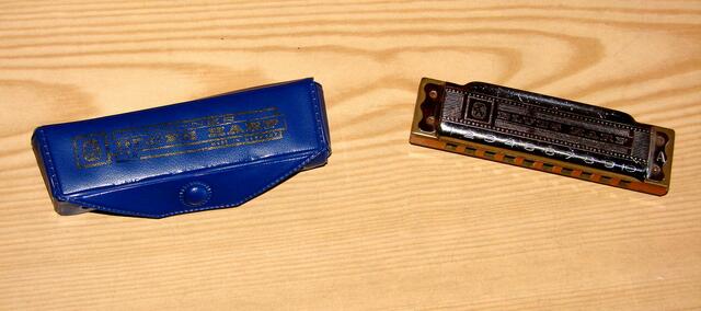 Bild 04  Meine alte Bluesharp liegt seit einigen Jahren im Rockmuseum in Gronau/Westf. Ich hatte sie über Ebay versteigert...