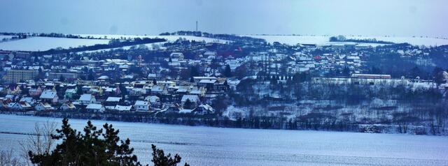 Winterlicher Blick von Vitzenburg auf das verschneite Nebra - am 28.1.2014 !