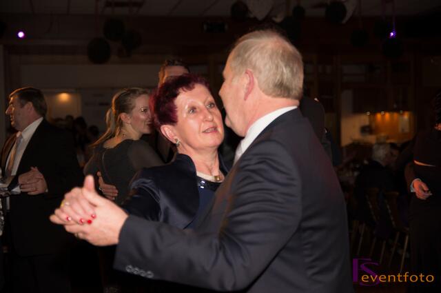 ORCC Schwarz/Weiß-Ball 2014. "S.O.S. - Spaß Ohne Sorgen" - ist das diesjährige Motto. - Das Ehepaar Losinger auf der Tanzfläche