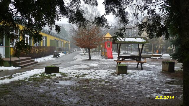 5) !!! Sonntags + Monatsbilder / Schulhof !!! 2.2.2014 Temperatur:13:13 h / 5°C Plus Wind: 2-4 / bewölkt / Nebel < 300m