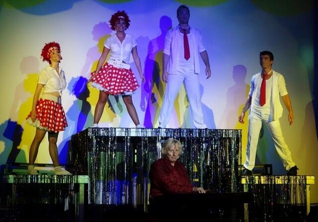 Rock and Roll Show mit Mr. Red Shoes am Piano