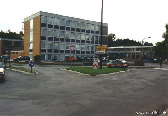 ÜWL-Alfeld: Laut einem ehemaligen ÜWL-Angestellten, wird der modernere Gebäudekomplex des ÜWL-Alfeld von 1966 nicht mehr genutzt: http://www.alt-alfeld.de/gewerbebetriebe/s---z/stadtwerke---uewl/index.html | Foto: alt-alfeld.de