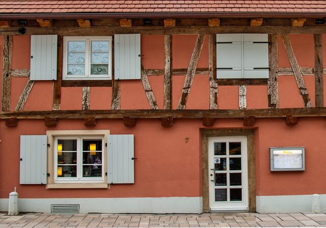Fassade des Hotels Zum Löwen in Bad Krozingen