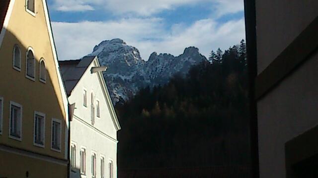 Der Himmel strahlte und immer waren die Berge im Blick.
