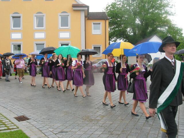 Die Ellgauer "Lechschützen" feierten im Juni 2013 ihren 50. Geburtstag. Der Auftakt begann regnerisch, allerdings wurde das Wetter besser.