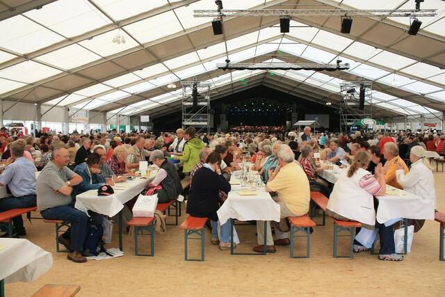 VdK-Treffen im Festzelt