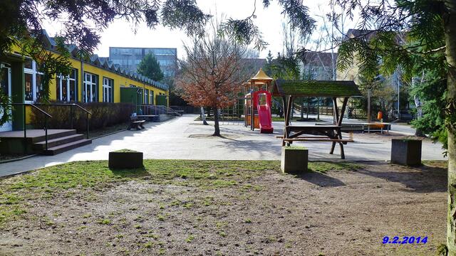(6) !!! Sonntags + Monatsbilder / Schulhof !!!  9.2.2014      Temperatur:12:15 h / 8°C Plus                                           Wind: 2-6 / bewölkt / teilweise sonnig