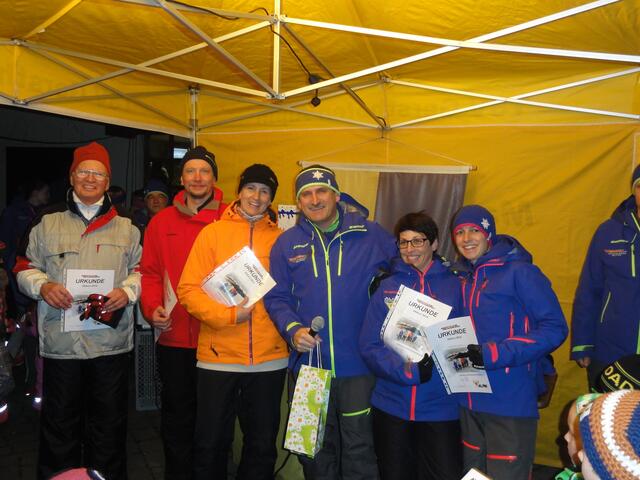 Am Abend des letzten Tages wurden den Teilnehmern in einer kleinen Feier im BBISS in Gersthofen Urkunden und kleine Preise überreicht. Hier Harald Meitinger mit seinem "Erwachsenenkurs".