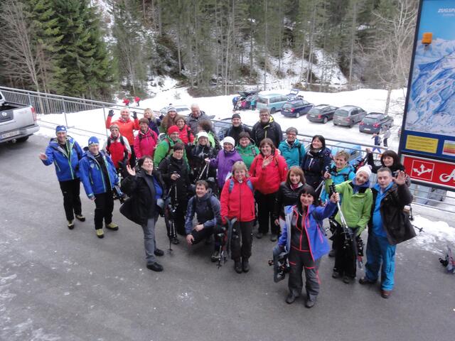 Man sieht es auf dem Bild direkt: Die Schneeschuhwanderer waren eine ganz tolle Gruppe!