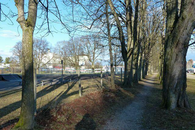 links von der Allee das Georg Weber Fußballstadion