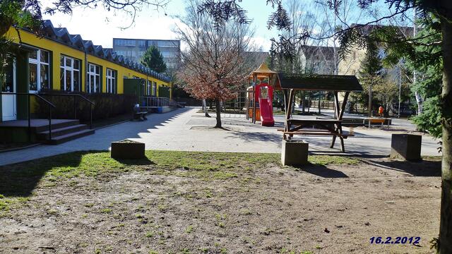 (7) !!! Sonntags + Monatsbilder / Schulhof !!!  16.2.2014      Temperatur:11:15 h / 10°C Plus                                           Wind: 4-8 / bewölkt / sonnig mit Glasklarer Sicht