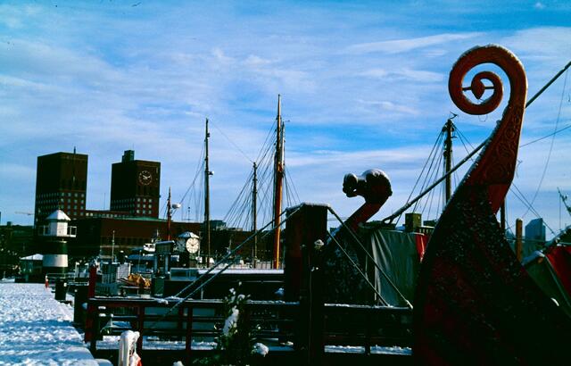 Das Rathaus von Oslo am Hafen
