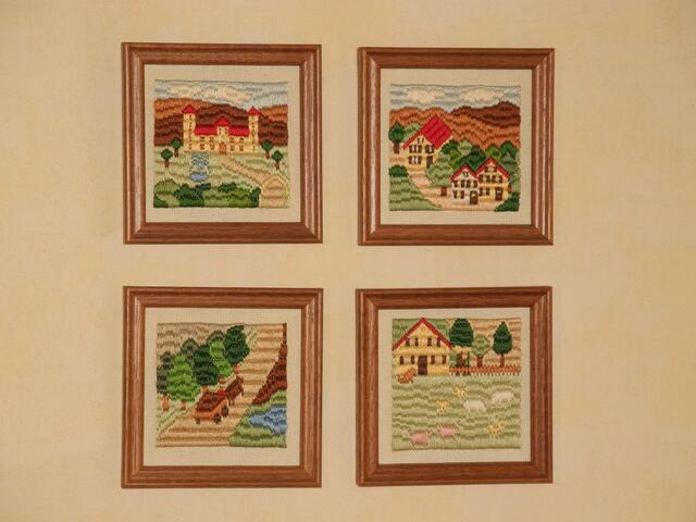 4 von 6 einer Sticklandschaft im Plattstich 1987/98 auf  Stoff Lugana 10 Fäden pro cm, mit Twist 3fädig - Innemaß 8,5 x 8,5 cm