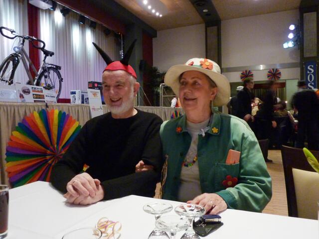 ...Brunhild Osterwald mit ihrem Teufel.