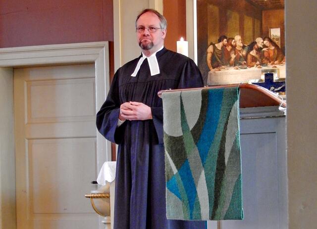Wie symbolträchtig diese ungewollte Verbindung zwischen den Worten des Superintendenten und dem Altarbild