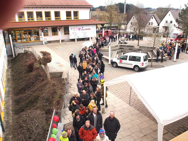 Lange Warteschlangen schon am frühen Morgen | Foto: Orga-Team / Sarah Wörle