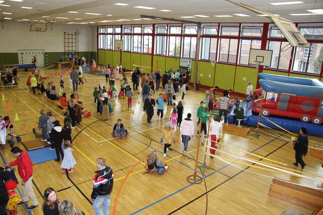 Langsam füllte sich die Turnhalle