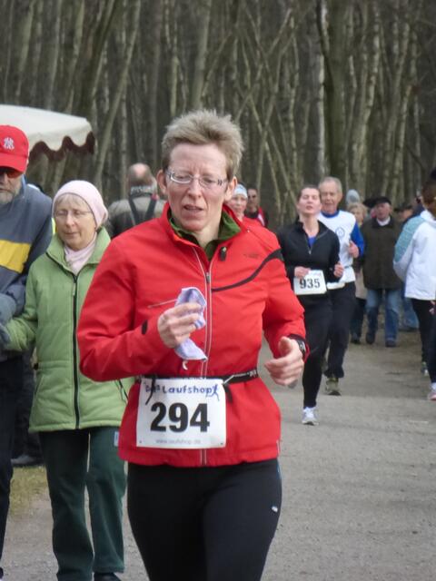 Susanne Möller (TSV Arpke/Immensen) hat noch 3,6 km vor sich.