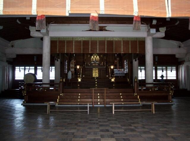 Der Altar im Hokoku-Schrein
