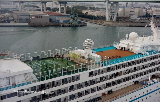 Bick aus dem Riesenrad auf unsere MS Amadea