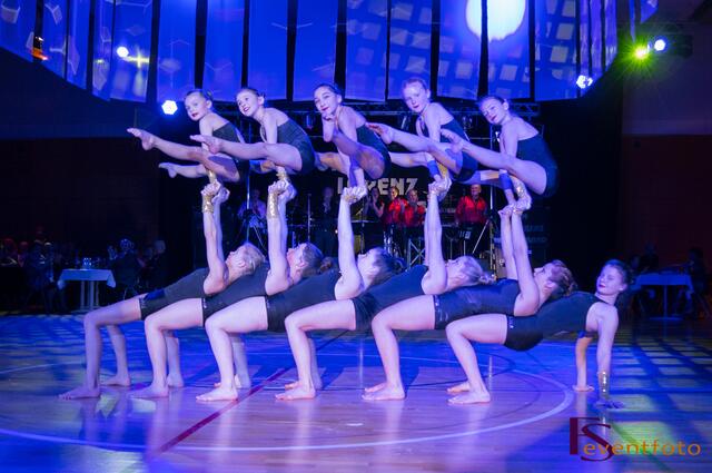 27. Ball der Junggebliebenen 2014 in Friedberg - Beeindruckende Leistungen von den Akteuren der Sportakrobatik des TSV Friedberg