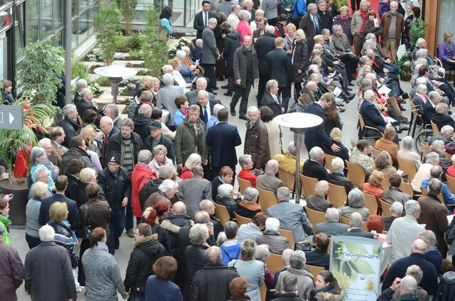 Garbsen wird 40    mehrere hundert besucherInnen waren der einladung gefolgt