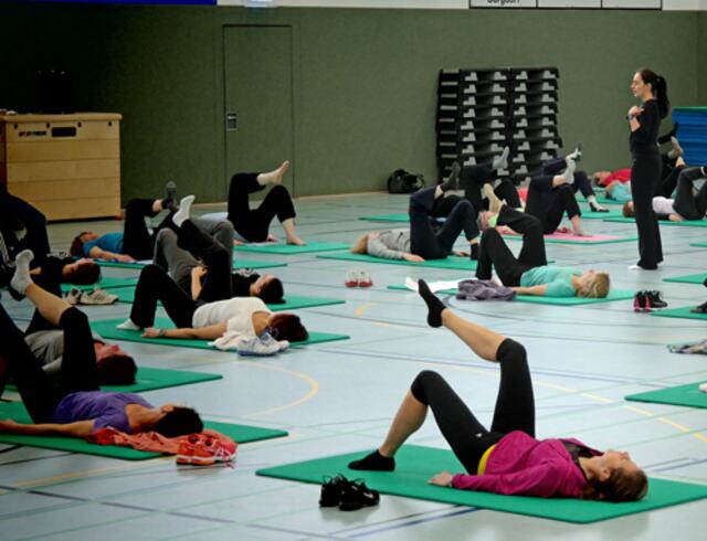 Beim Pilates steht Ruhe und Konzentration im Vordergrund