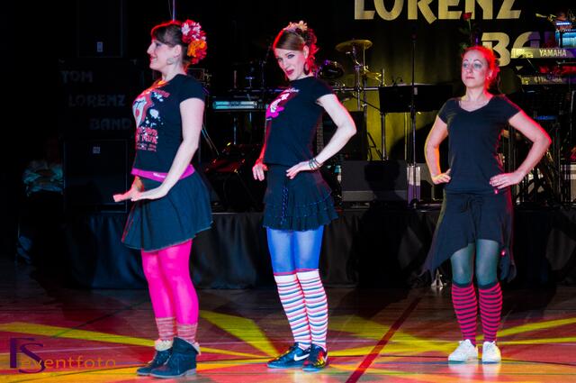 27. Ball der Junggebliebenen 2014 in Friedberg - Tanzkunst mit Linda Maarafarin, Ida Mahin und Tini Deininger (von rechts)