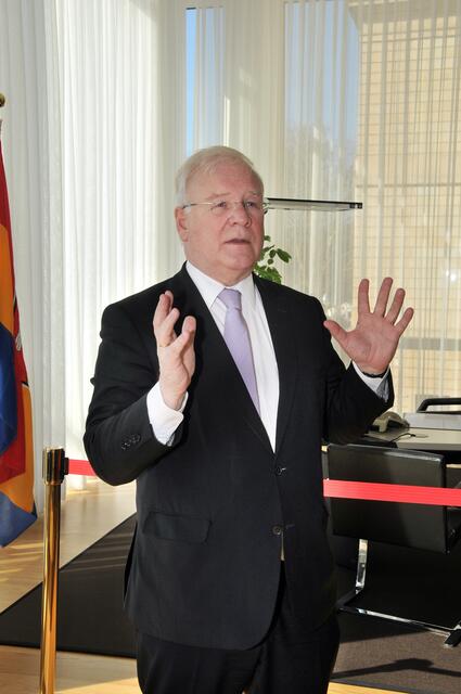 Landtagspräsident Bernd Busemann (CDU) in seinem Büro.
