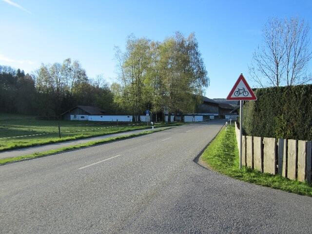 Die neuen Eigentümer des betreffenden Radweg-Lückenschlussgrundstücks sind aktiv auf die Gemeinde zugegangen. Unser Kampf hat sich gelohnt. Wir freuen uns.