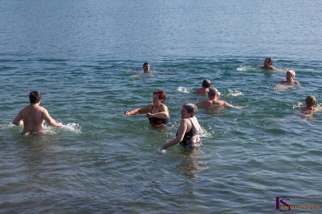 Endspurt im kommunalen Friedberg Wahlkampf 2014 - Frühlings-Anbaden im Friedberger Baggersee