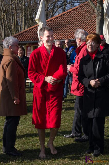 Endspurt im kommunalen Friedberg Wahlkampf 2014 - Frühlings-Anbaden im Friedberger Baggersee