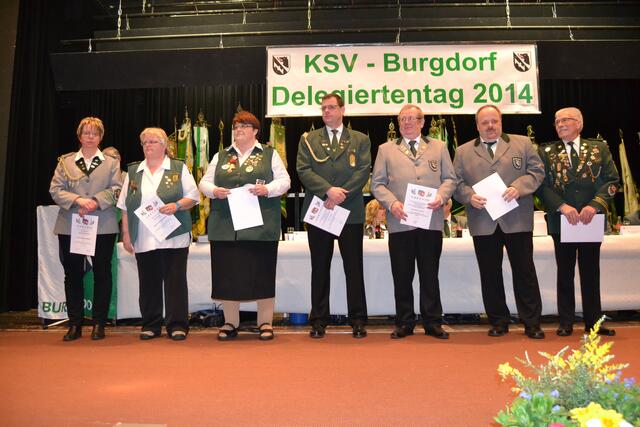 Ehrungen für besondere Verdienste im Sport: Kerstin Sonnefeld (SV Kleinburgwedel), Uta Schulz SV Schwüblingsen), Manuela Potratz (SV Arpke), Oliver Bakus (SC Lehrte), Hermann Lorenz (SV Altmerdingsen), Andreas Schnabel (SG Sehnde), Horst Schulz (KKS Eltze)  v.l.n.r.