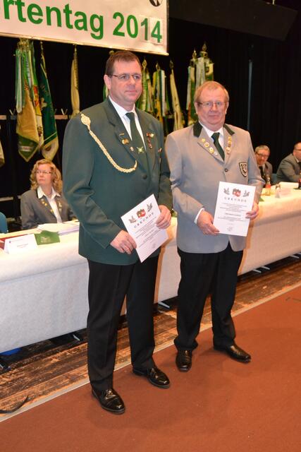 Oliver Bakus (li.) NSSV Verdienstnadel Silber;  Hermann Lorenz (re.) NSSV Verdienstnadel Gold