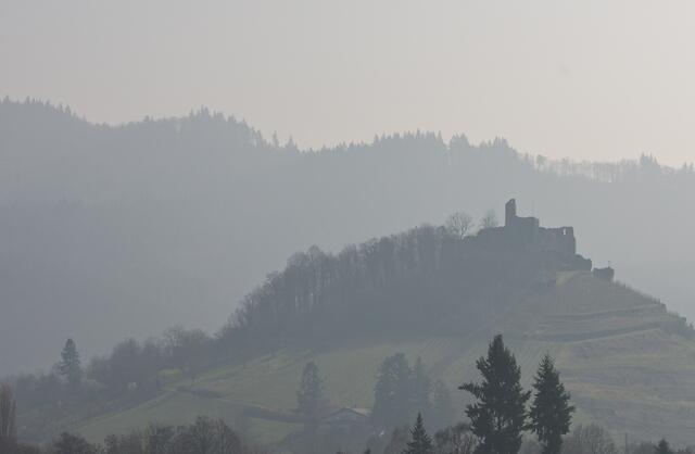 Burg Staufen im  Morgendunst