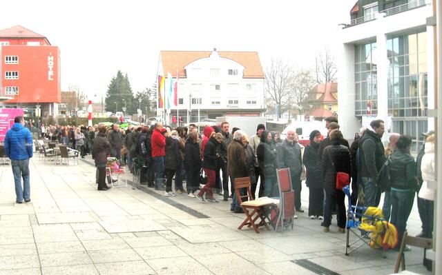 Die Stadthalle wird schon ca. 30 Min. vorher geöffnet
