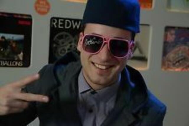 Ebay-Auktion, signierte Sonnenbrille von "Raket One" | Foto: (c) YAGALOO Crowdfunding