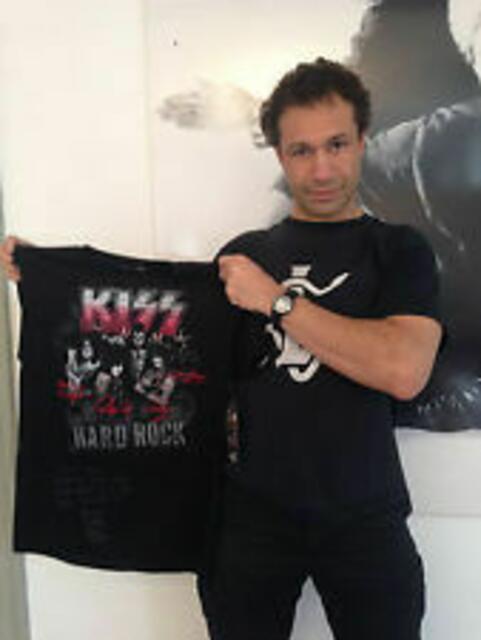 Ebay-Auktion, KISS - Hard Rock Cafe - Shirt signed by EVIL JARED / BLOODHOUND GANG | Foto: (c) YAGALOO Crowdfunding