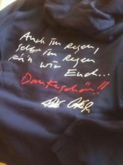 Ebay-Auktion, Jacke/ Hoodie von Rosenstolz | Foto: (c) YAGALOO Crowdfunding