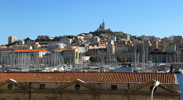 Alter Hafen mit Blick auf Notre-Dame de la Garde