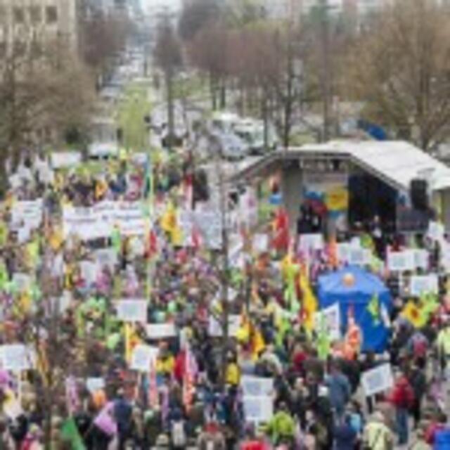 Kontra Atom- und Braunkohlestrom! 2014: Die Lobby-GroKo CDU/FDP will die alternativen Energien zugunsten der Atom/Kohle Lobbyisten deckeln! Sie schalten damit Vernunft aus und Gier ein! CAMPACT, BUND usw. organisieren 22.03.14 Großdemo u.A. in Hannover für mehr Basisdemokratie! | Foto: CAMPACT.de