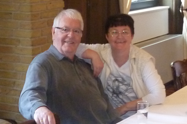Ortsbürgermeister (AD)Walter Mill und Anne Schulze beim Plausch