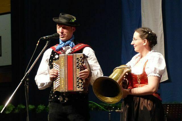 erster Auftritt der "Ruaßkuchl Musi"